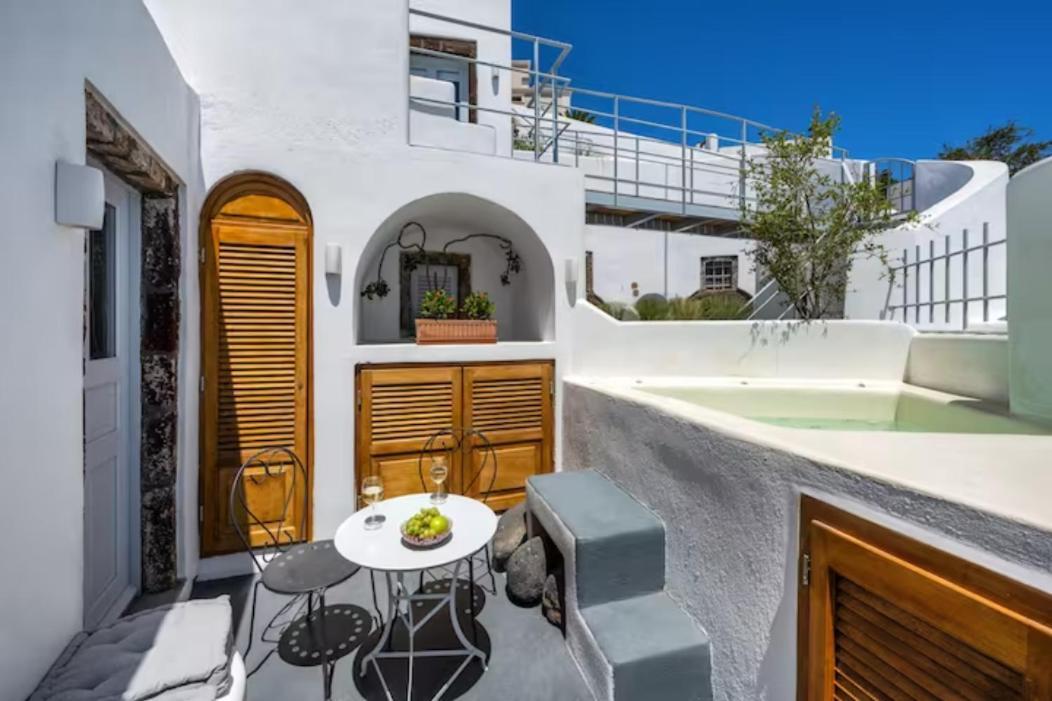 Petit Village Fira  Exterior foto